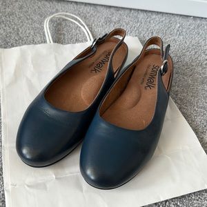 Softwalk Navy flat